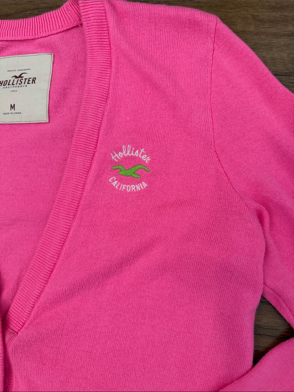 Hollister Preppy Y2K Bright Barbie Pink M V-Neck Button Cardigan with Logo - Picture 4 of 9